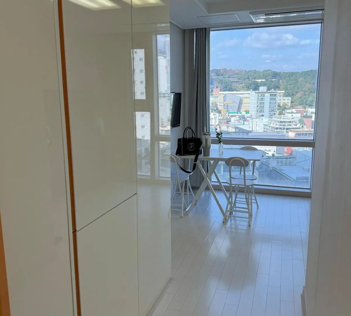 # Special Hotpl Central Location & Gwangalli Beach 3-Minute Walk & Mountain View Busan Apartment