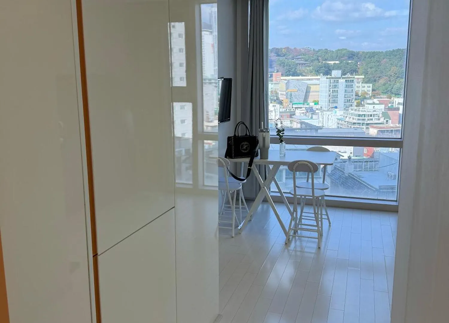 # Special Hotpl Central Location & Gwangalli Beach 3-Minute Walk & Mountain View Busan Apartment
