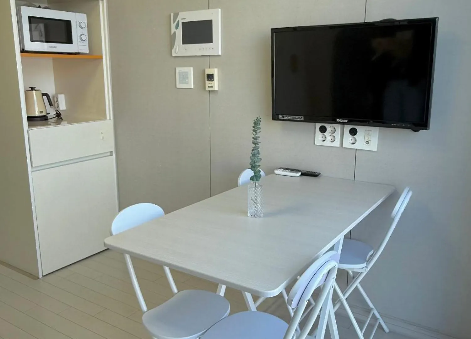 Apartment # Special Hotpl Central Location & Gwangalli Beach 3-Minute Walk & Mountain View Busan